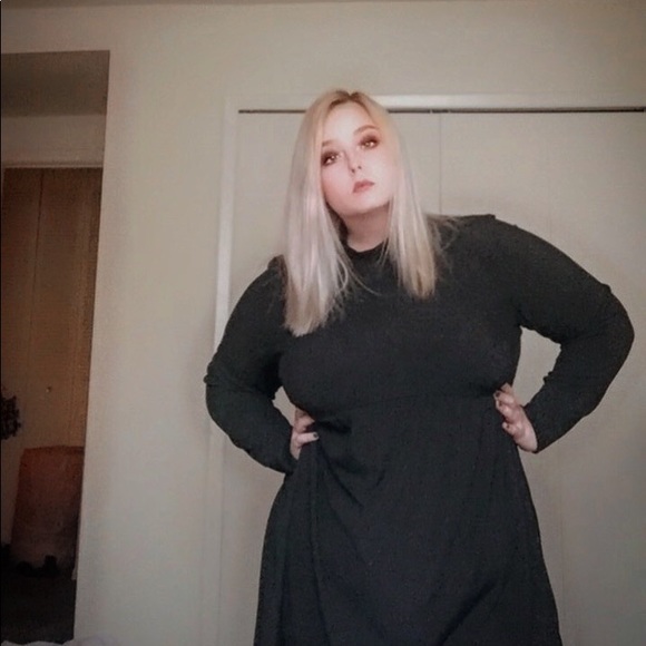 Meet your Posher, Aubrey - Picture 1 of 1